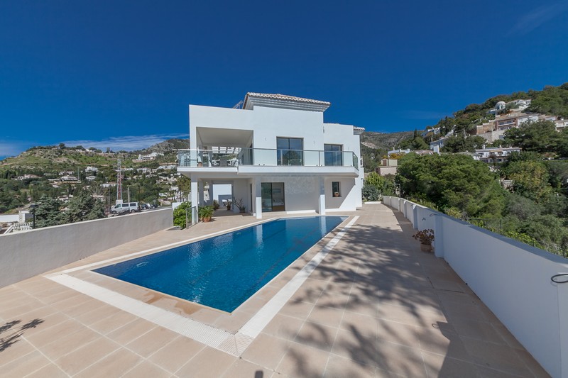 New build villas with amazing coastal views in Mijas